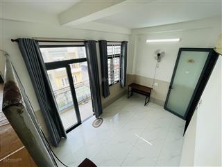 Cho thuê phòng ban công gác duplex thang máy khoá vân tay hầm xe máy lạnh máy giặt