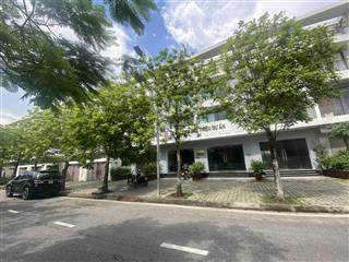 Chính chủ bán căn nhà mặt phố, đường rộng 32m, view công viên