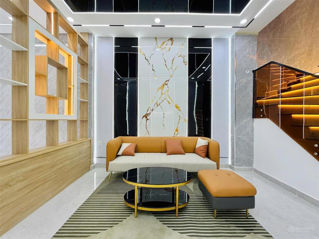 Bán nhà mt đường phạm văn chiêu dt 3,7 x 20 4pn, 4wc