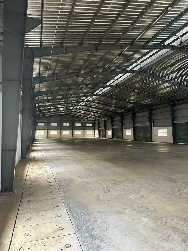 Cho thuê kho xưởng kcn đức hoà, long an kho đạt chuẩn kcn, dt 2.000m2. có văn phòng, nhà ở
