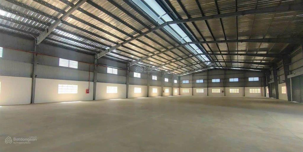Cho thuê kho xưởng kcn đức hoà, long an kho đạt chuẩn kcn, dt 2.000m2. có văn phòng, nhà ở