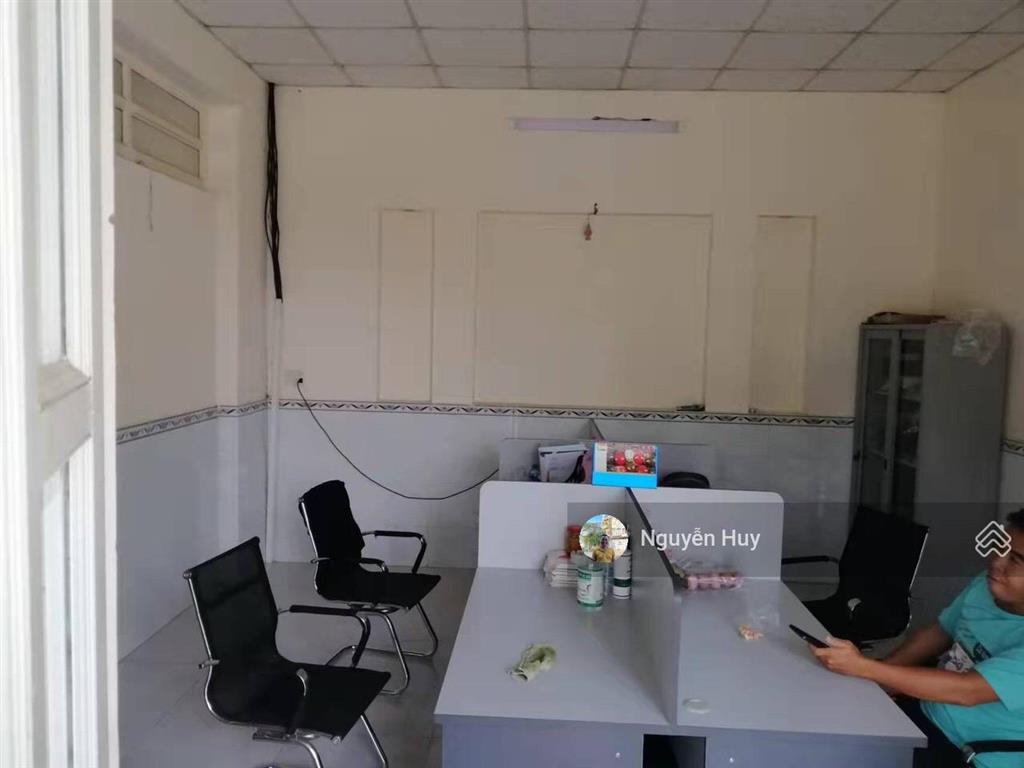 Cho thuê kho xưởng diện tích kho 1.800m2 đường nguyễn hữu trí, xã tân bửu, bến lức, long an