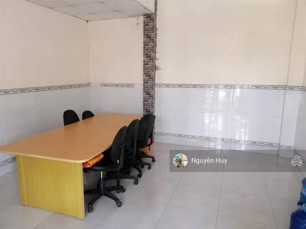 Cho thuê kho xưởng diện tích kho 1.800m2 đường nguyễn hữu trí, xã tân bửu, bến lức, long an