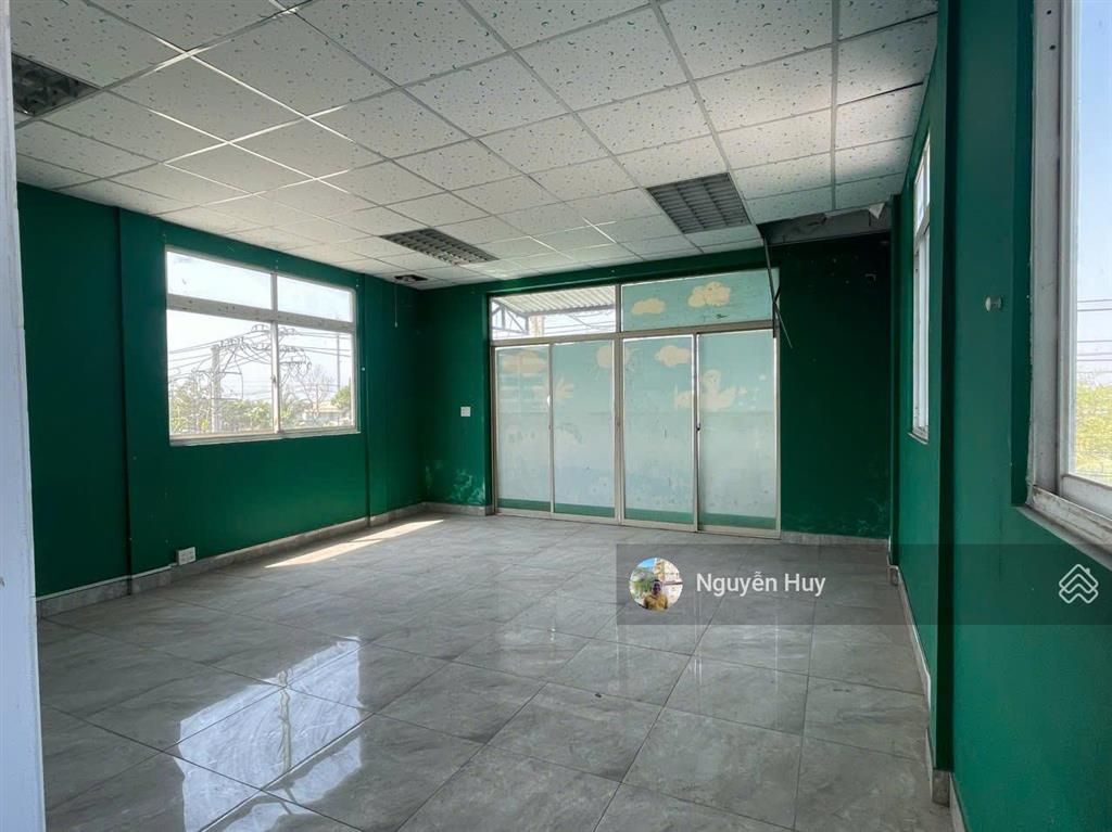 Cho thuê kho, nhà xưởng 700m2 có gác lửng 200m2 tại kcn lê minh xuân, bình chánh, 45 triệu/tháng