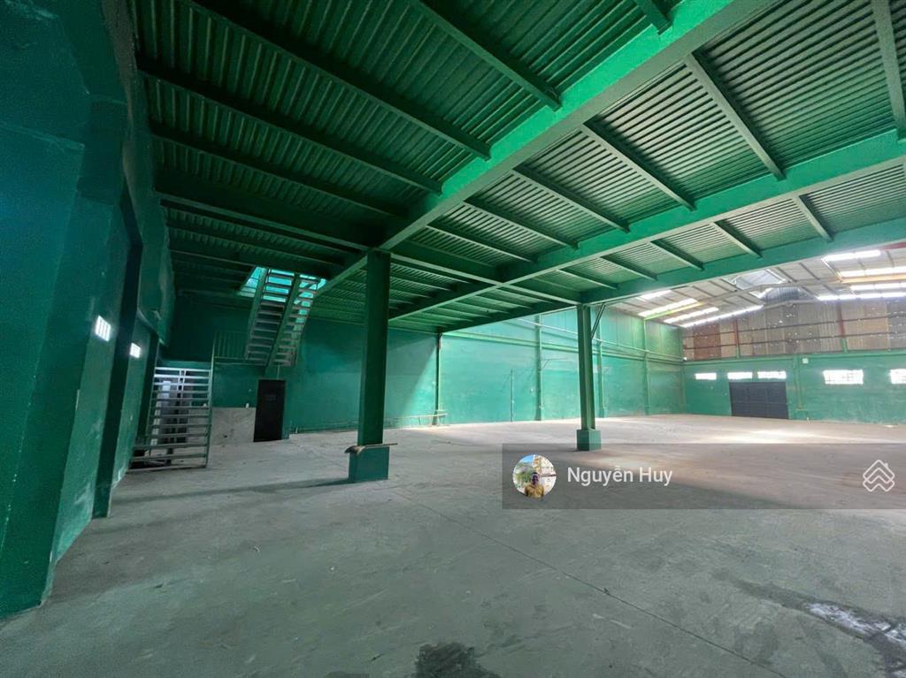 Cho thuê kho, nhà xưởng 700m2 có gác lửng 200m2 tại kcn lê minh xuân, bình chánh, 45 triệu/tháng