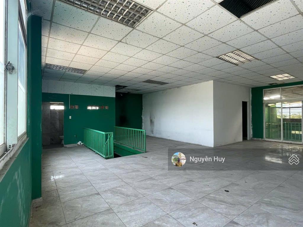 Cho thuê kho, nhà xưởng 700m2 có gác lửng 200m2 tại kcn lê minh xuân, bình chánh, 45 triệu/tháng