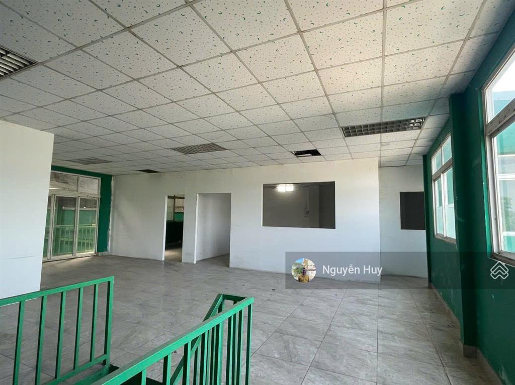 Cho thuê kho, nhà xưởng 700m2 có gác lửng 200m2 tại kcn lê minh xuân, bình chánh, 45 triệu/tháng