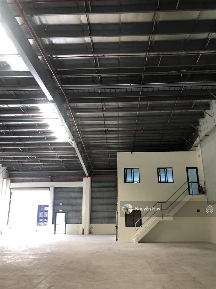 Cho thuê kho, nhà xưởng dt 650m2 giá chỉ 140 nghìn / m2 kcn lê minh xuân, bình chánh  0909 913 ***