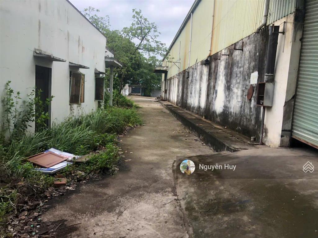 Cho thuê kho, nhà xưởng khuôn viên 2000m2 xưởng 1000m2 văn phòng 500m2 mt tại quốc lộ 1a, bến lức