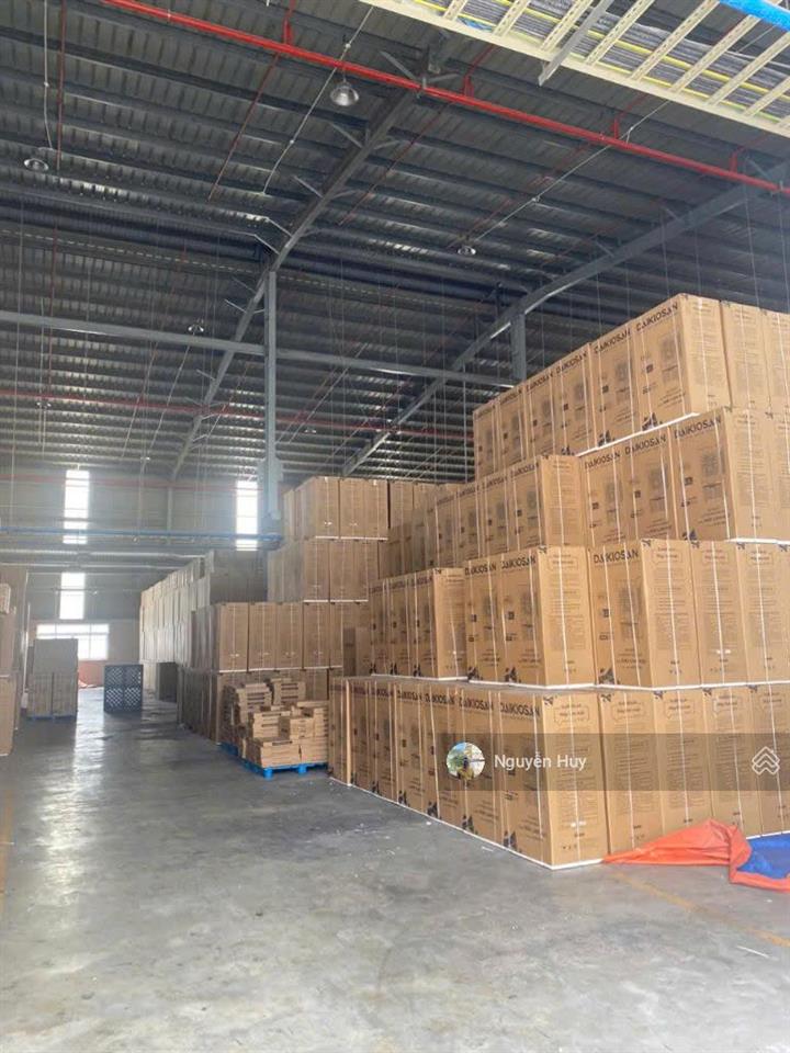 Cho thuê kho, nhà xưởng 2100m2  tại kcn đức hòa.  0909 913 ***
