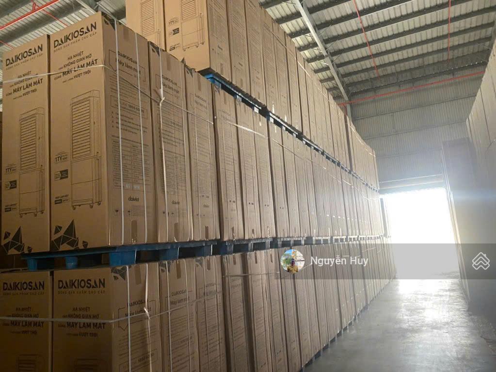 Cho thuê kho, nhà xưởng 2100m2  tại kcn đức hòa.  0909 913 ***