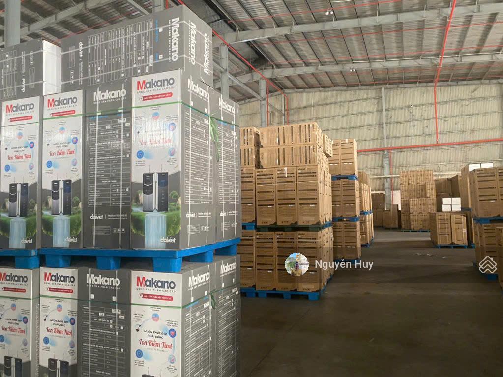 Cho thuê kho, nhà xưởng 2100m2  tại kcn đức hòa.  0909 913 ***