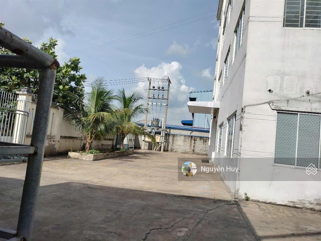 Cho thuê xưởng khuôn viên 4000m2 xưởng 2080m2 văn phòng 200m2 tại kcn hải sơn, 220 triệu/tháng