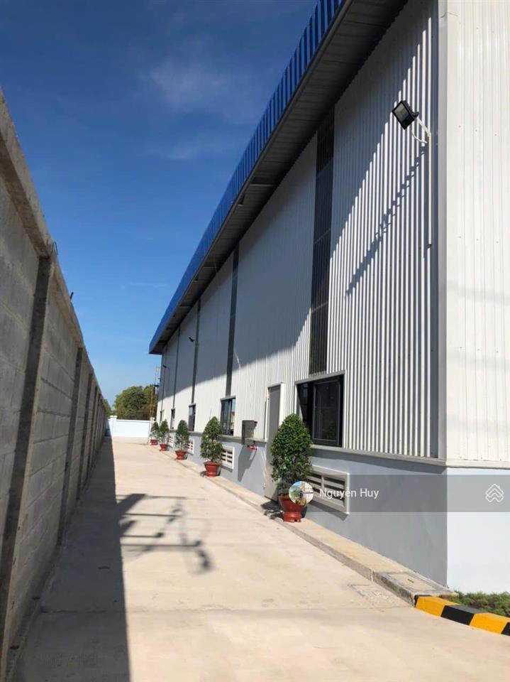 Bán nhà xưởng đẹp kcn đức hòa 3, long an tổng diện tích đất 2.500m² (37 x 67.9m) 0909 913 ***