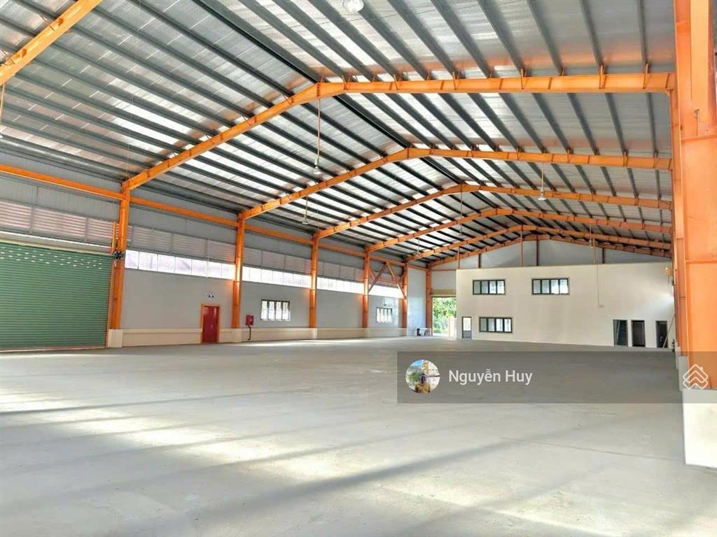 Cho thuê xưởng tại kcn tân tạo, khuôn viên 4.500m2 xưởng 2.700m2, văn phòng 1 trệt 1 lầu 300m2