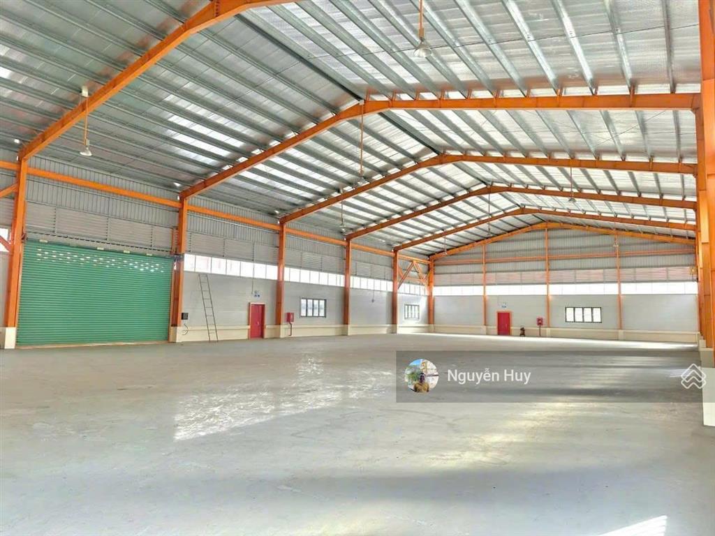 Cho thuê xưởng tại kcn tân tạo, khuôn viên 4.500m2 xưởng 2.700m2, văn phòng 1 trệt 1 lầu 300m2