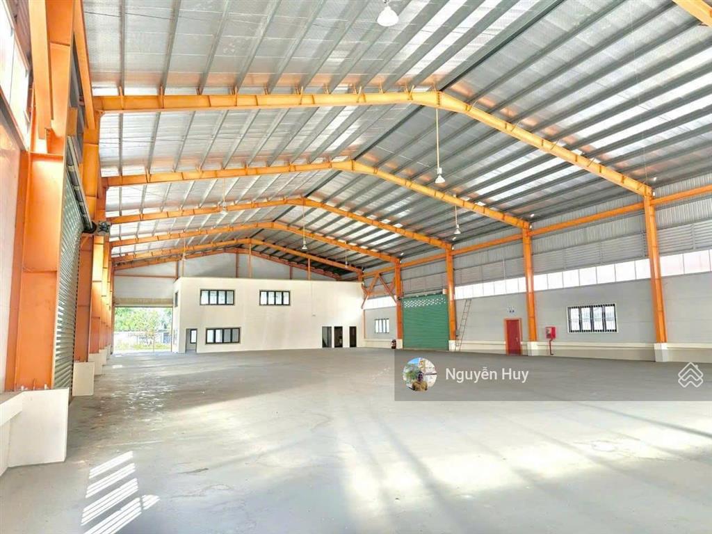 Cho thuê xưởng tại kcn tân tạo, khuôn viên 4.500m2 xưởng 2.700m2, văn phòng 1 trệt 1 lầu 300m2