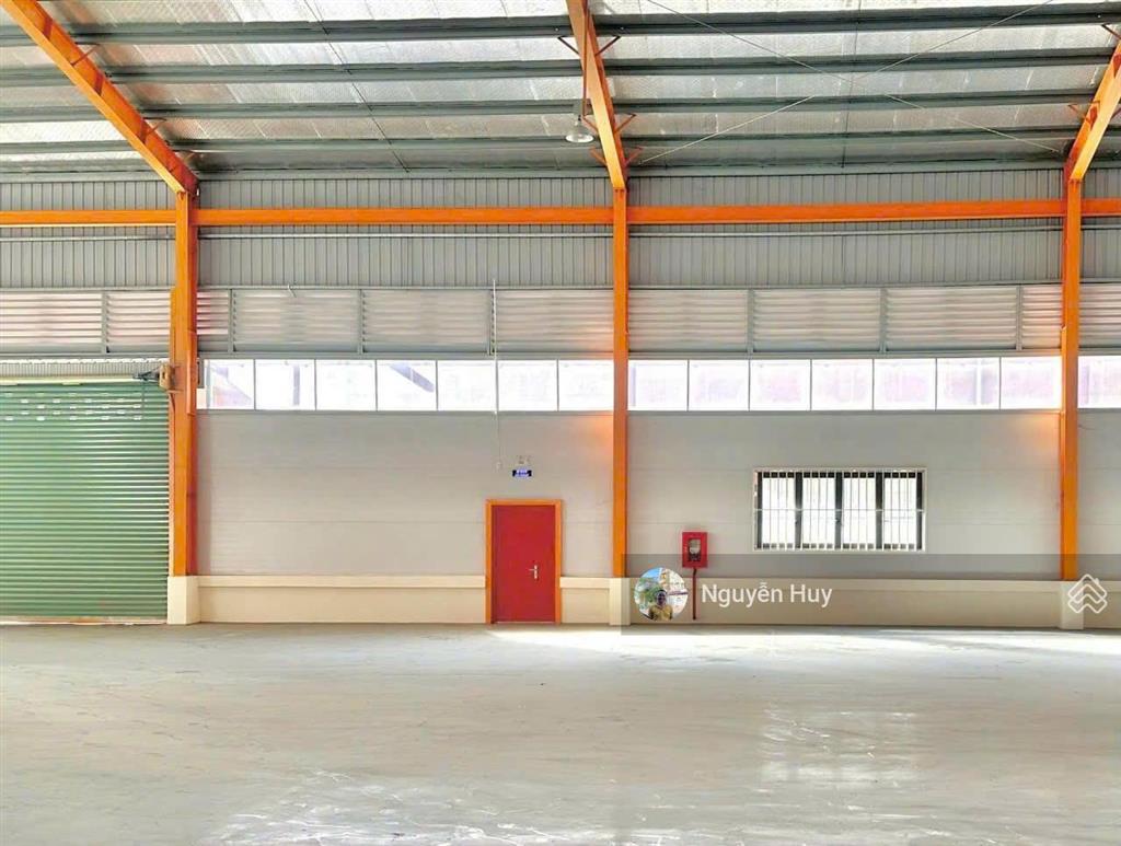 Cho thuê xưởng tại kcn tân tạo, khuôn viên 4.500m2 xưởng 2.700m2, văn phòng 1 trệt 1 lầu 300m2