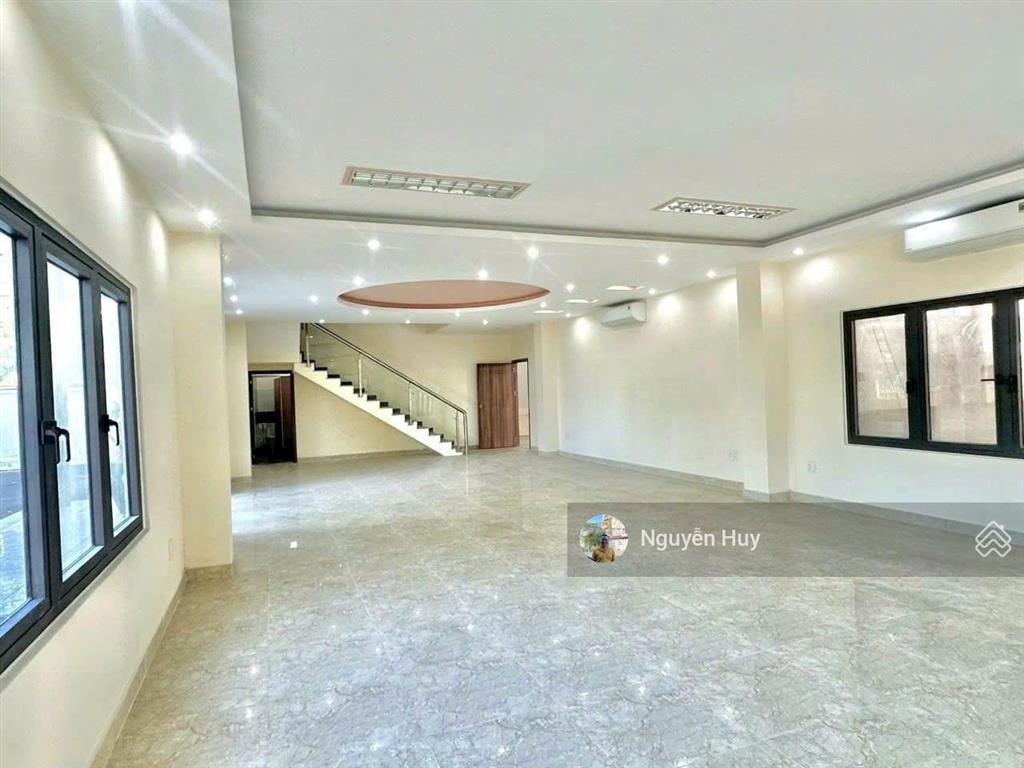 Cho thuê xưởng tại kcn tân tạo, khuôn viên 4.500m2 xưởng 2.700m2, văn phòng 1 trệt 1 lầu 300m2