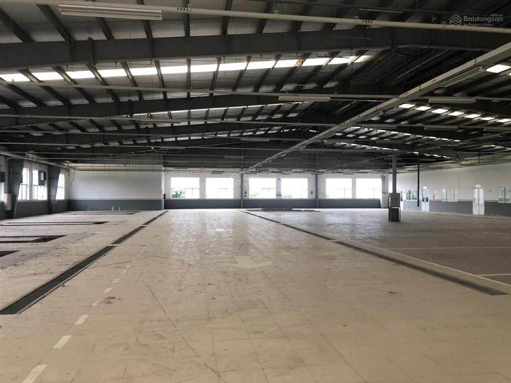 Cho thuê kho xưởng dt khuôn viên 10.000m2, xưởng 3.500m2 1 trệt 1 lầu mt võ văn kiệt  0909 913 ***
