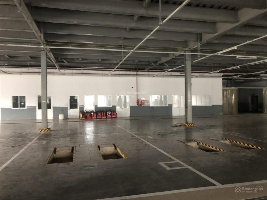Cho thuê kho xưởng dt khuôn viên 10.000m2, xưởng 3.500m2 1 trệt 1 lầu mt võ văn kiệt  0909 913 ***