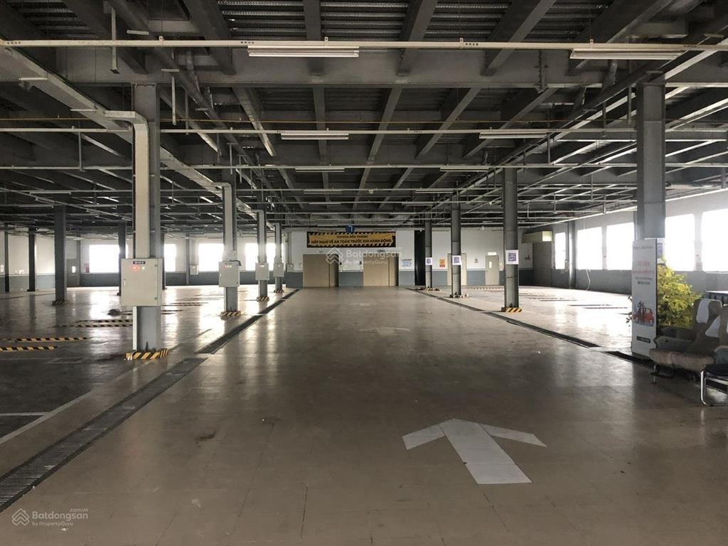 Cho thuê kho xưởng dt khuôn viên 10.000m2, xưởng 3.500m2 1 trệt 1 lầu mt võ văn kiệt  0909 913 ***
