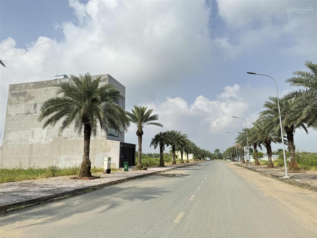 Bán nền 80m2 ngay ngã 4 đường 30m, không dính cống, tủ điện lộ giới, đường 20m thông ra vành đai 3