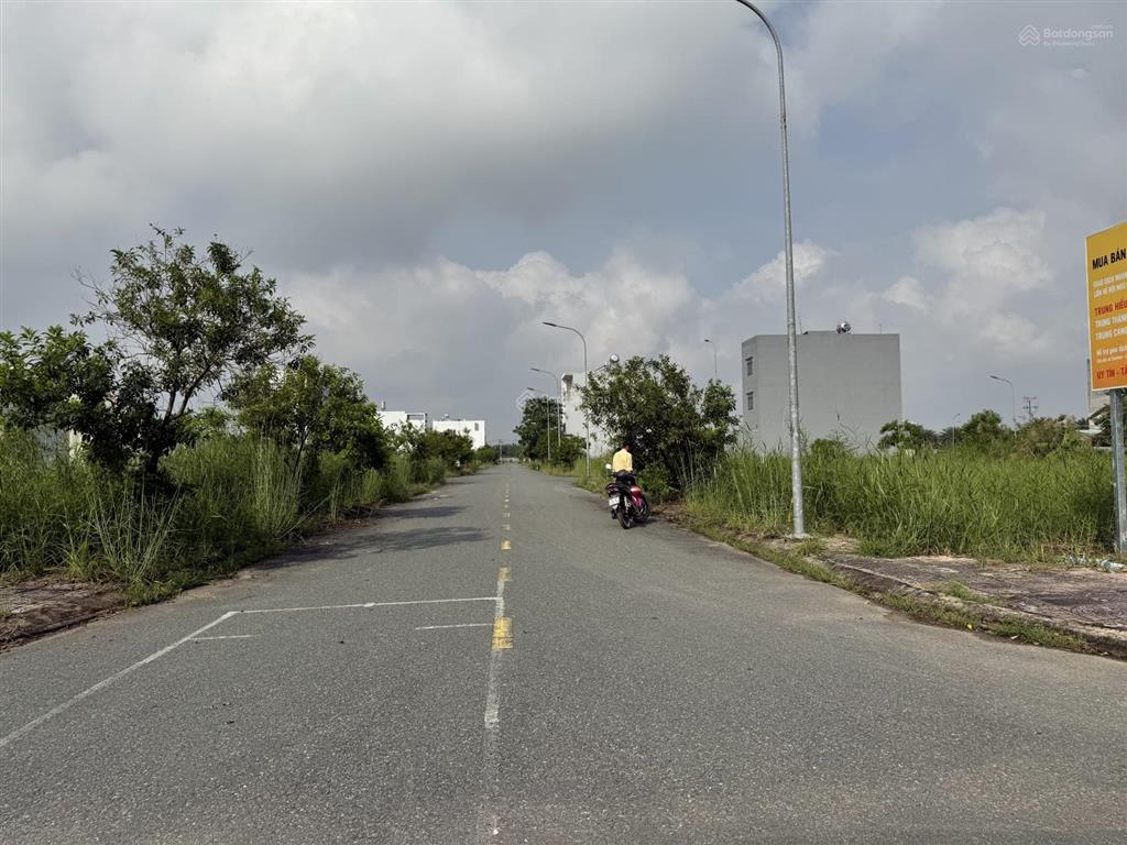 Bán nền 80m2 ngay ngã 4 đường 30m, không dính cống, tủ điện lộ giới, đường 20m thông ra vành đai 3