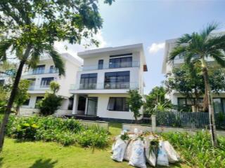 Biệt thự vườn đơn lập lucasta villa dt đất 350m2. xây 1 trệt 2 lầu full nội thất, sổ hồng sẵn 42 tỷ