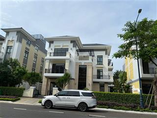 Độc quyền căn thự song lập 2 mặt tiền, full nội thất dt204m2 sân vườn rộng, sổ hồng sẵn,giá 25.5 tỷ