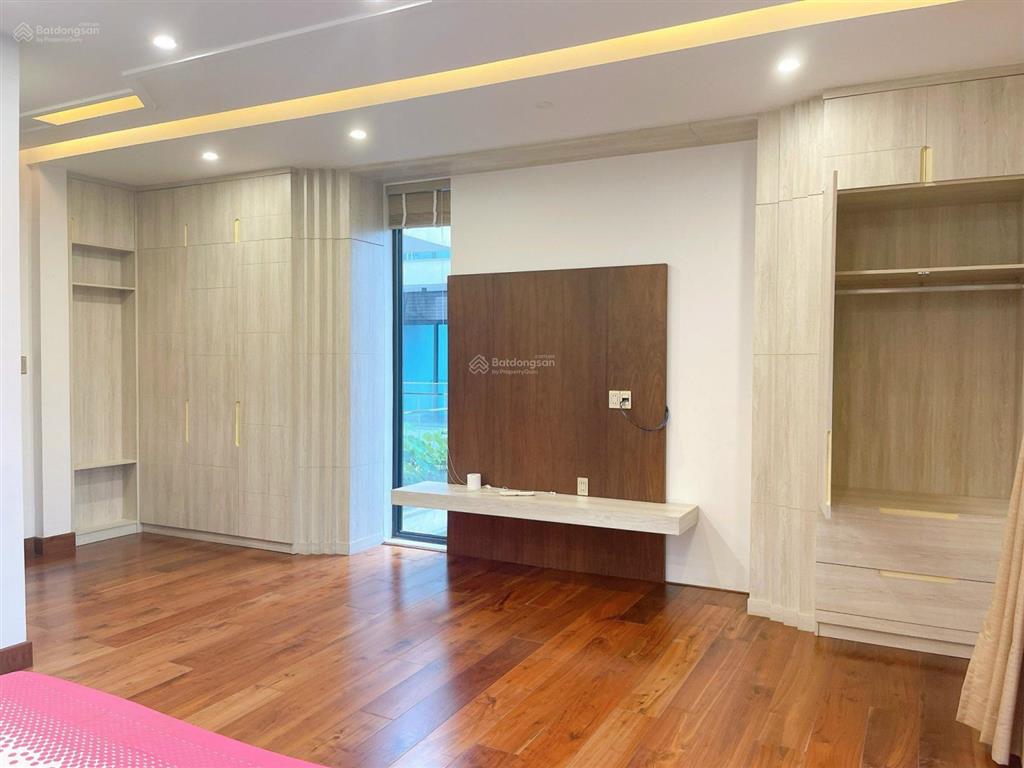 Lucasta villa 2 mặt tiền sông và công viên, dt đất 480m2, nhà hoàn thiện full nội thất. 58 tỷ