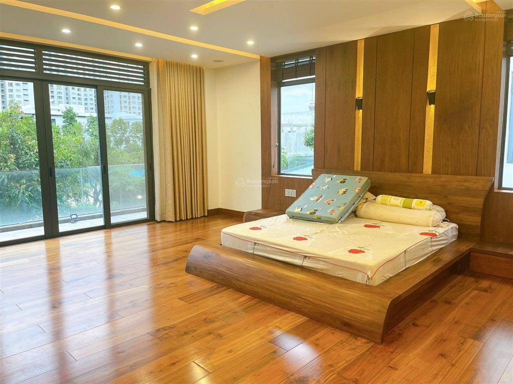 Lucasta villa 2 mặt tiền sông và công viên, dt đất 480m2, nhà hoàn thiện full nội thất. 58 tỷ