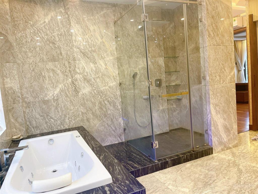 Lucasta villa 2 mặt tiền sông và công viên, dt đất 480m2, nhà hoàn thiện full nội thất. 58 tỷ