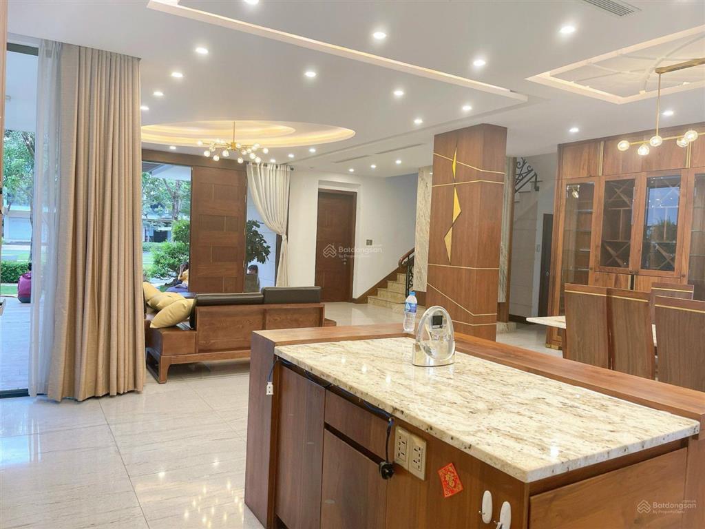 Lucasta villa 2 mặt tiền sông và công viên, dt đất 480m2, nhà hoàn thiện full nội thất. 58 tỷ