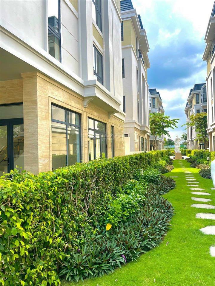 The classia căn góc 2 mặt tiền dt 456m2 sàn đẹp nhất dự án sân vườn rộng rãi sổ hồng sẵn, giá 38 tỷ