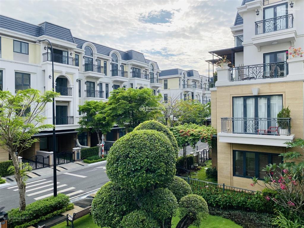 The classia căn góc 2 mặt tiền dt 456m2 sàn đẹp nhất dự án sân vườn rộng rãi sổ hồng sẵn, giá 38 tỷ