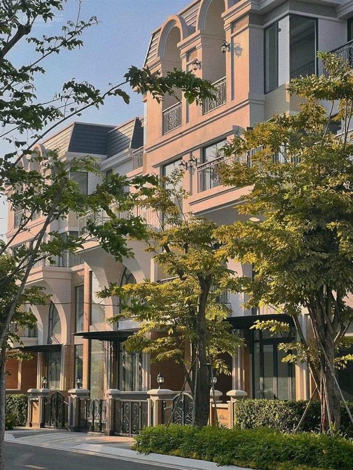 The classia căn góc 2 mặt tiền dt 456m2 sàn đẹp nhất dự án sân vườn rộng rãi sổ hồng sẵn, giá 38 tỷ