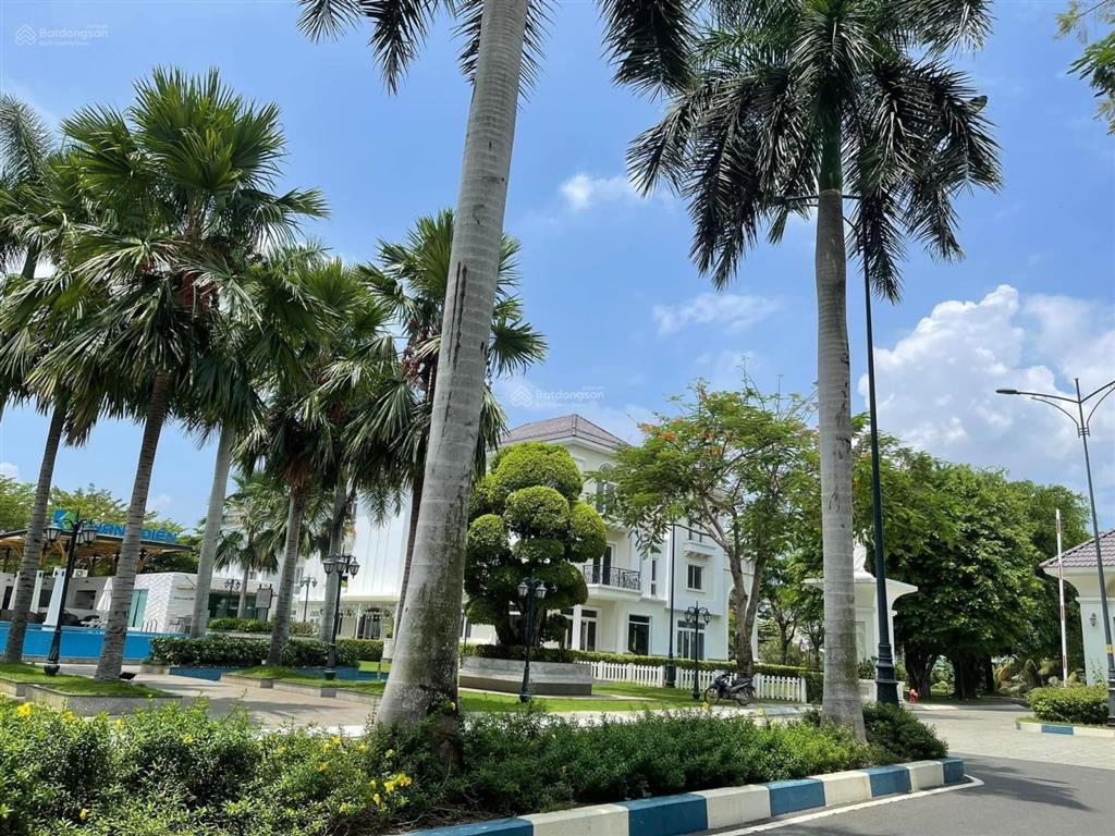 The classia căn góc 2 mặt tiền dt 456m2 sàn đẹp nhất dự án sân vườn rộng rãi sổ hồng sẵn, giá 38 tỷ