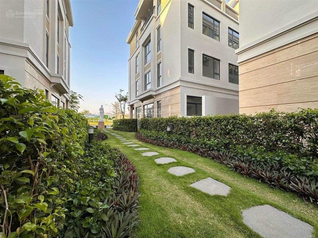 The classia căn góc 2 mặt tiền dt 456m2 sàn đẹp nhất dự án sân vườn rộng rãi sổ hồng sẵn, giá 38 tỷ