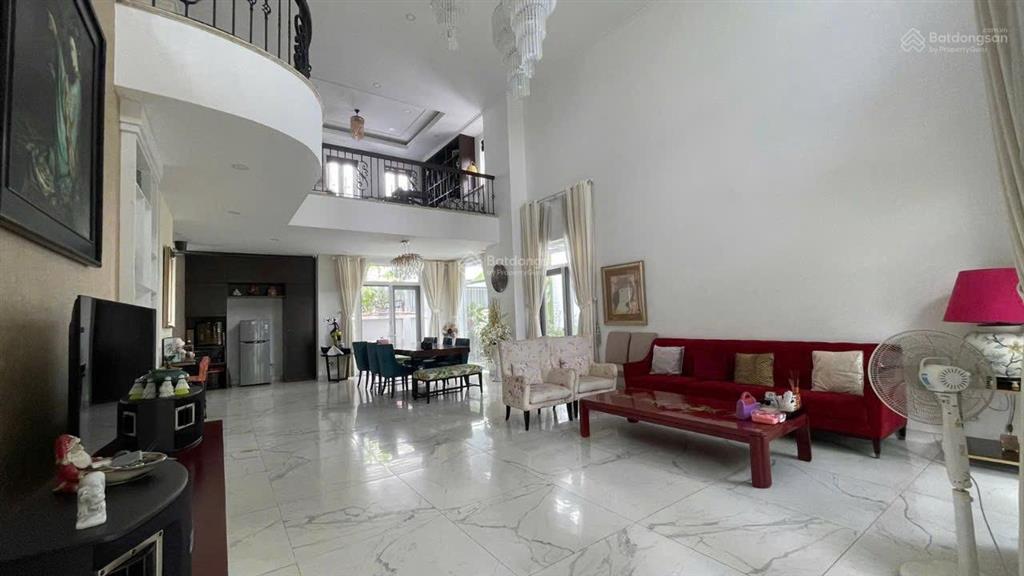 Villa park đơn lập.dt đất 200m2. nhà hoàn thiện nội thất cao cấp. sổ hồng sẵn. giá 27.5 tỷ