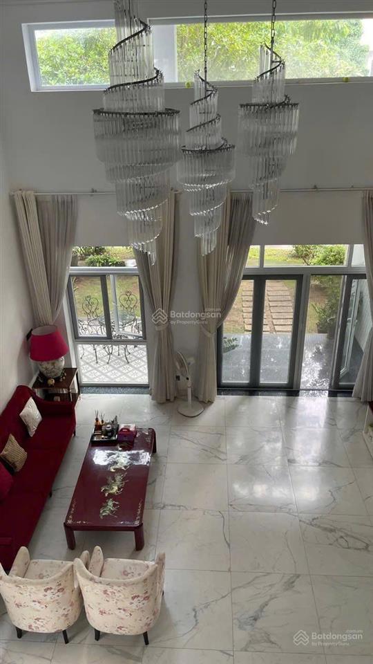 Villa park đơn lập.dt đất 200m2. nhà hoàn thiện nội thất cao cấp. sổ hồng sẵn. giá 27.5 tỷ