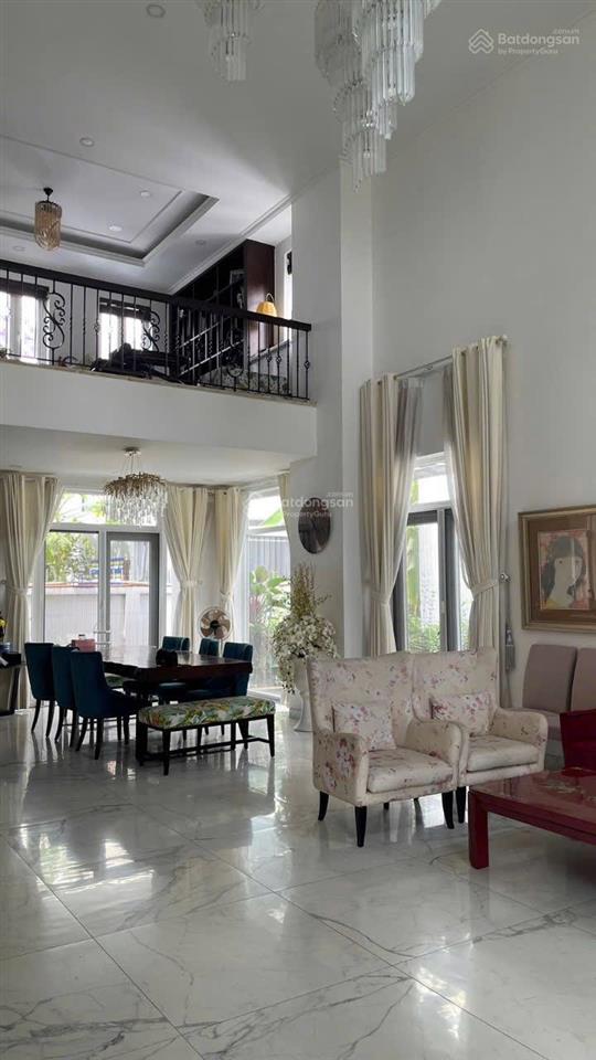 Villa park đơn lập.dt đất 200m2. nhà hoàn thiện nội thất cao cấp. sổ hồng sẵn. giá 27.5 tỷ