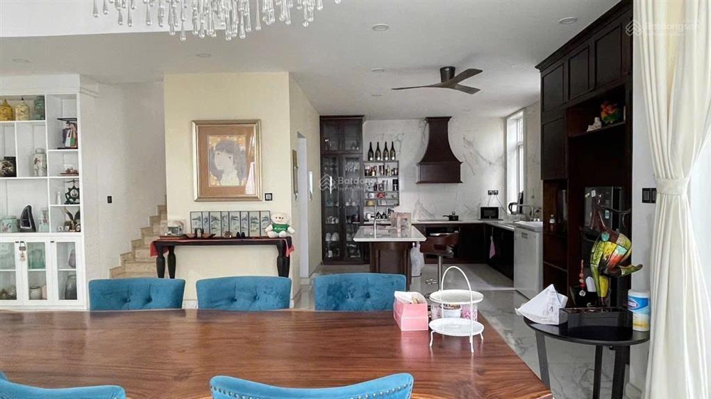 Villa park đơn lập.dt đất 200m2. nhà hoàn thiện nội thất cao cấp. sổ hồng sẵn. giá 27.5 tỷ