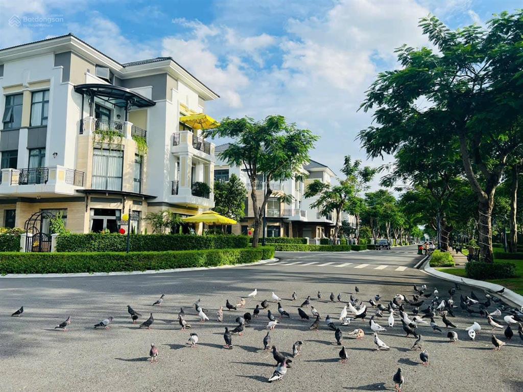 Biệt thự đơn lập sông the venica q9. dt 430m2. hoàn thiện cơ bản. sổ hồng sẵn. giá 63 tỷ