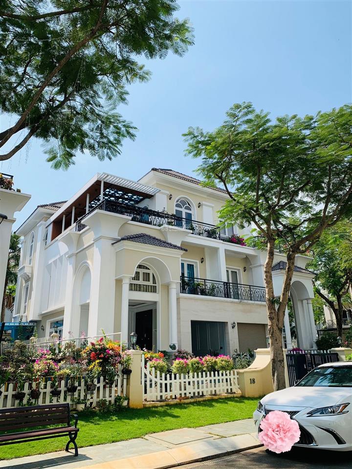Biệt thự đơn lập sông the venica q9. dt 430m2. hoàn thiện cơ bản. sổ hồng sẵn. giá 63 tỷ