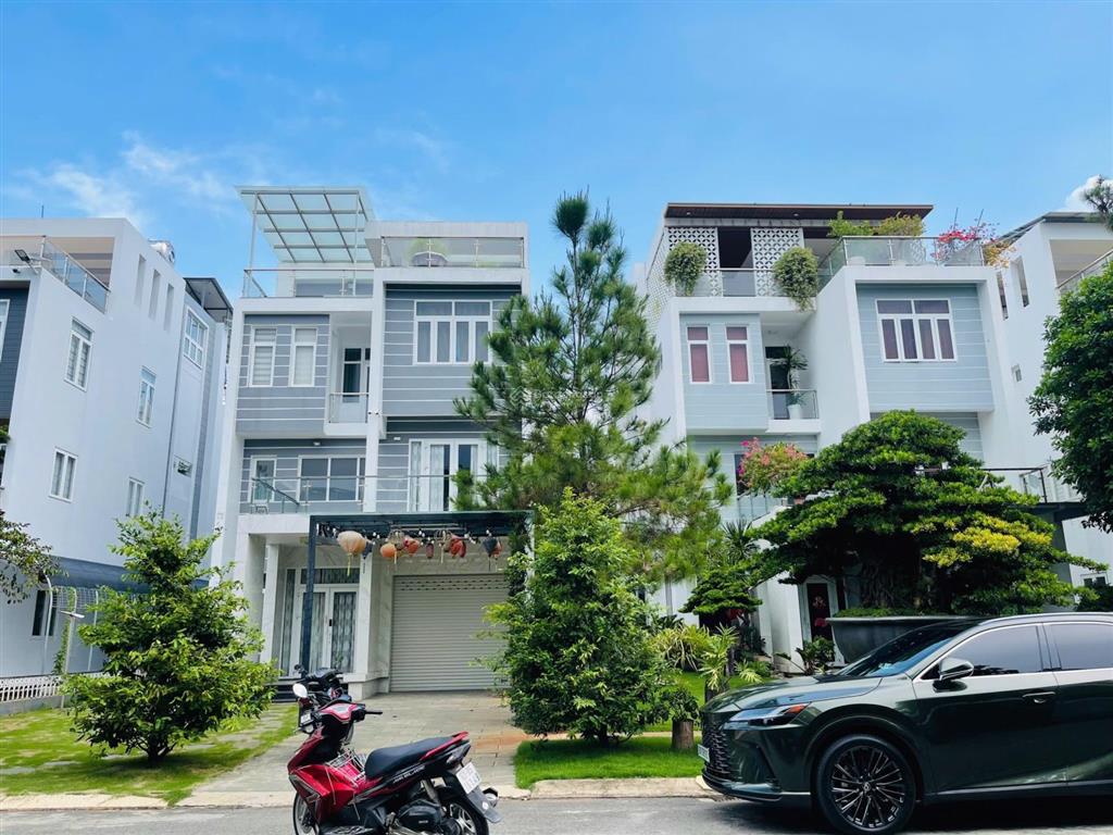 Villa park view sông. dt 320m2. nhà hoàn thiện đẹp, sân vườn rộng. sổ sẵn view công viên.giá 41tỷ