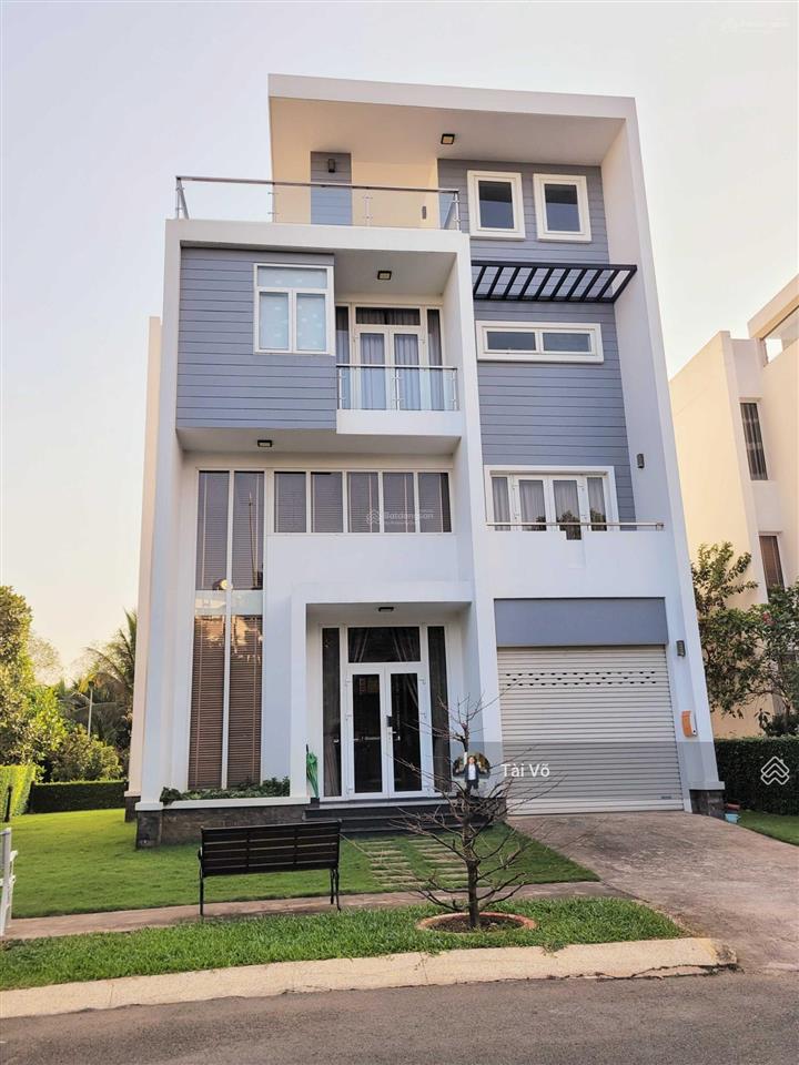 Villa park view sông. dt 320m2. nhà hoàn thiện đẹp, sân vườn rộng. sổ sẵn view công viên.giá 41tỷ