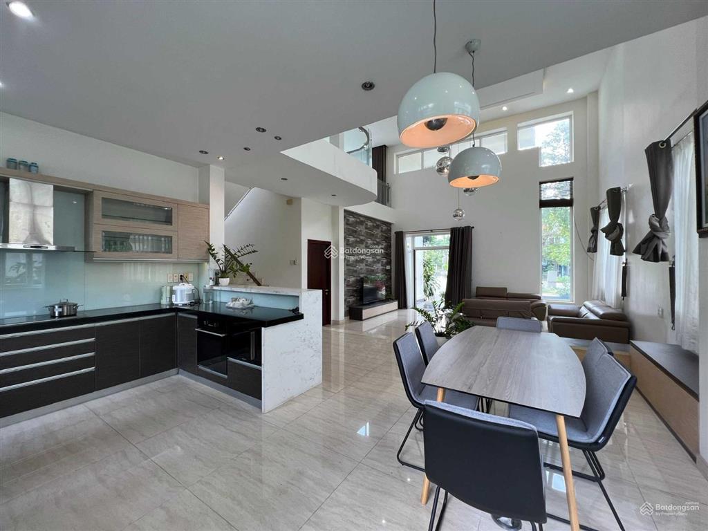 Villa park view sông. dt 320m2. nhà hoàn thiện đẹp, sân vườn rộng. sổ sẵn view công viên.giá 41tỷ