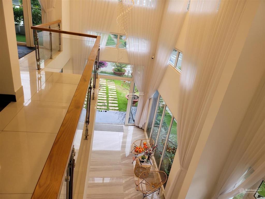 Villa park view sông. dt 320m2. nhà hoàn thiện đẹp, sân vườn rộng. sổ sẵn view công viên.giá 41tỷ