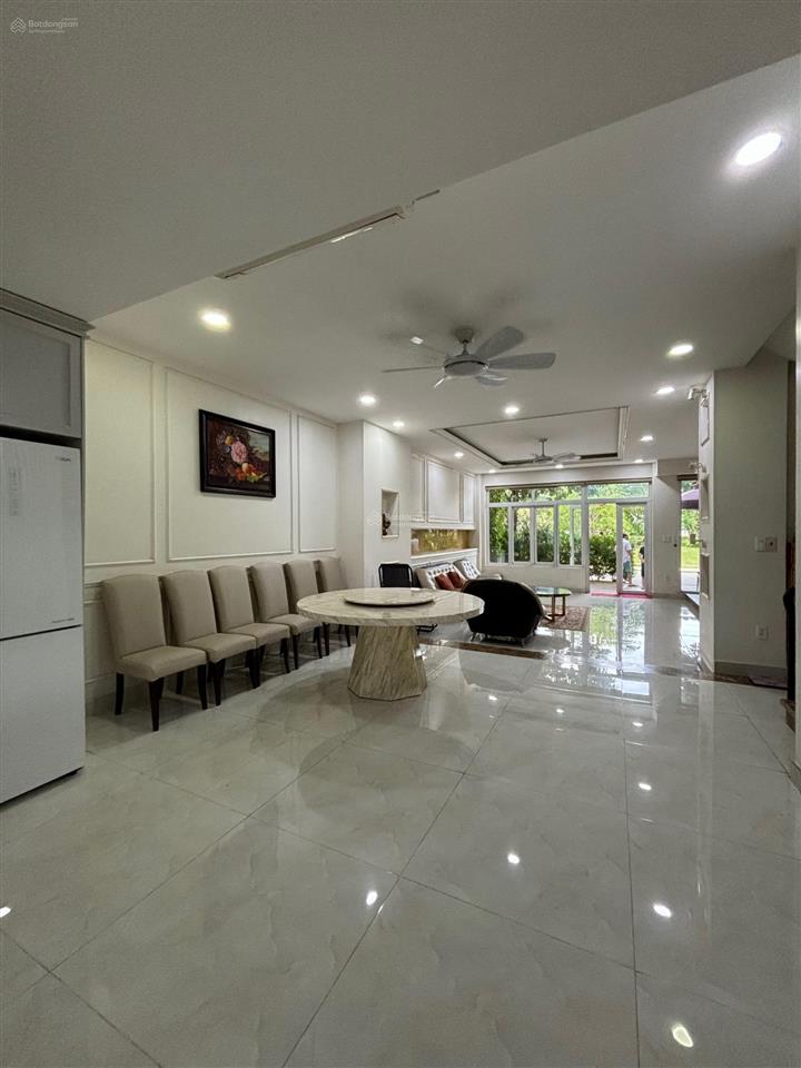Villa park view sông. dt 320m2. nhà hoàn thiện đẹp, sân vườn rộng. sổ sẵn view công viên.giá 41tỷ